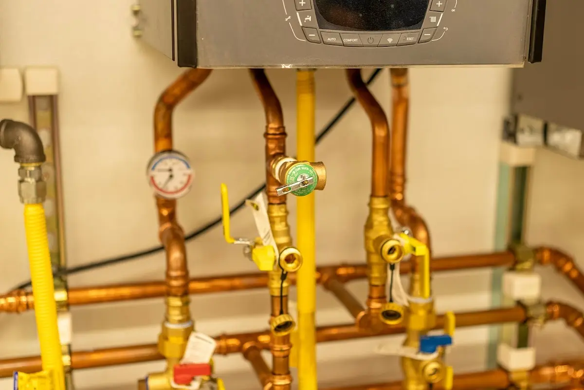 Licensed technician providing Water Heater Installation for a homeowner in New Kensington